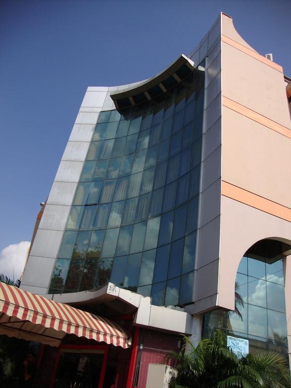 Hotel Bari International Bhubaneswar Zewnętrze zdjęcie